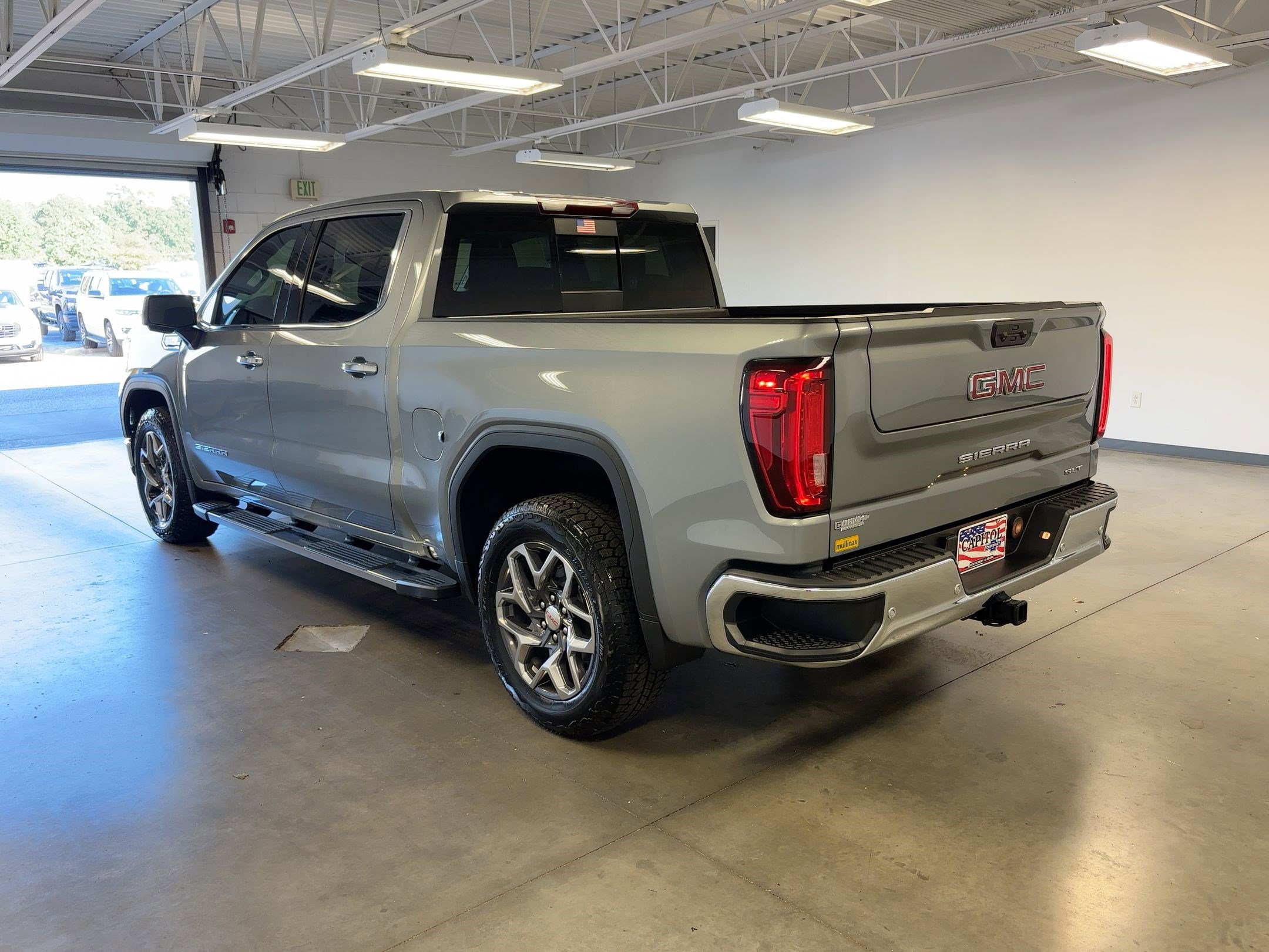 2025 Gmc Sierra 1500 SLT photo 2