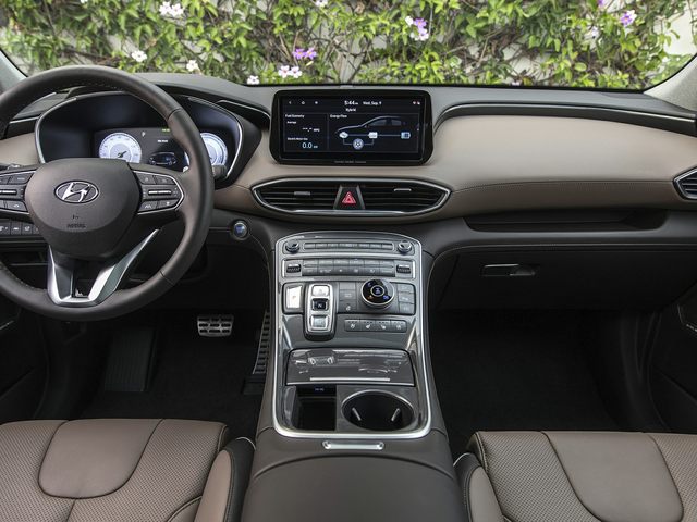 Hyundai Santa Fe Hybrid interior