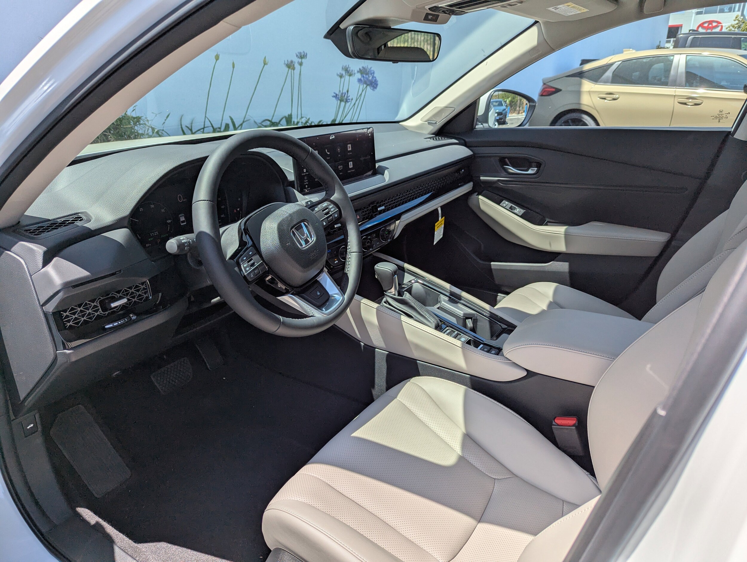 2025 Honda Accord Hybrid Touring photo 4