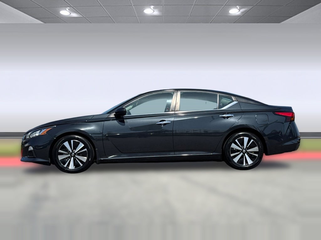 Used 2022 Nissan Altima 2.5 SV Sedan