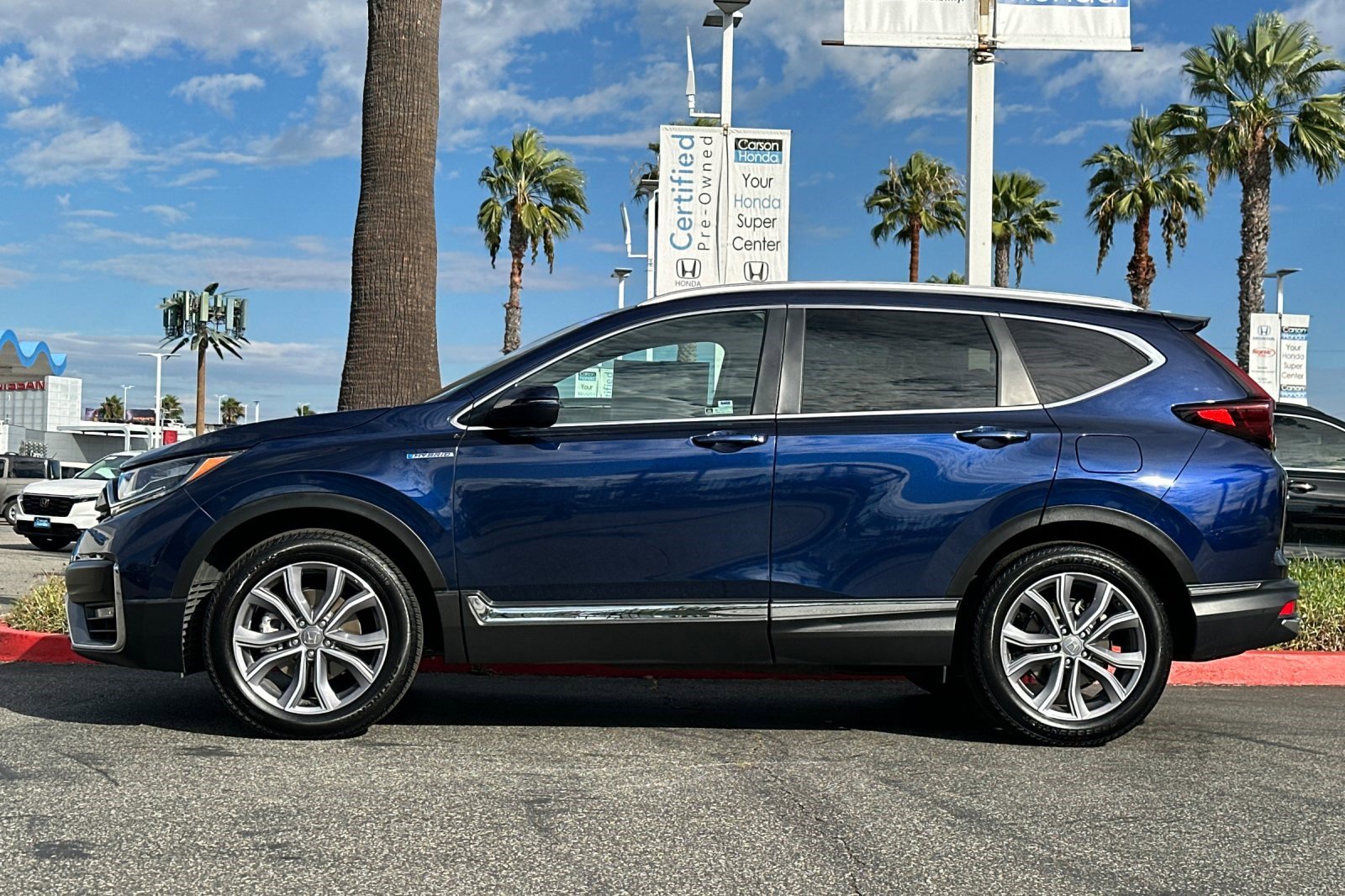 2022 Honda CR-V Hybrid Touring photo 2