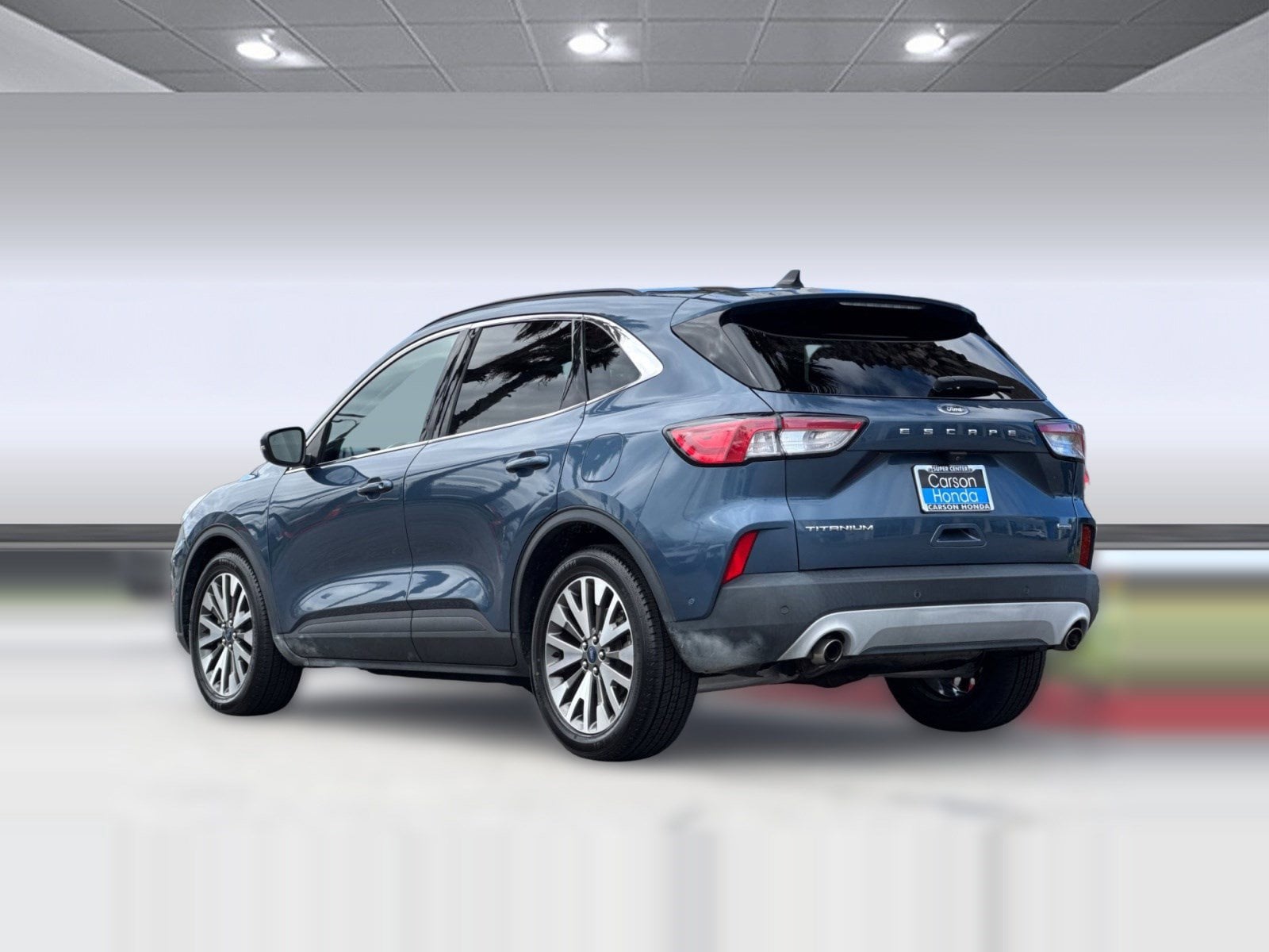 2020 Ford Escape Titanium Hybrid photo 2
