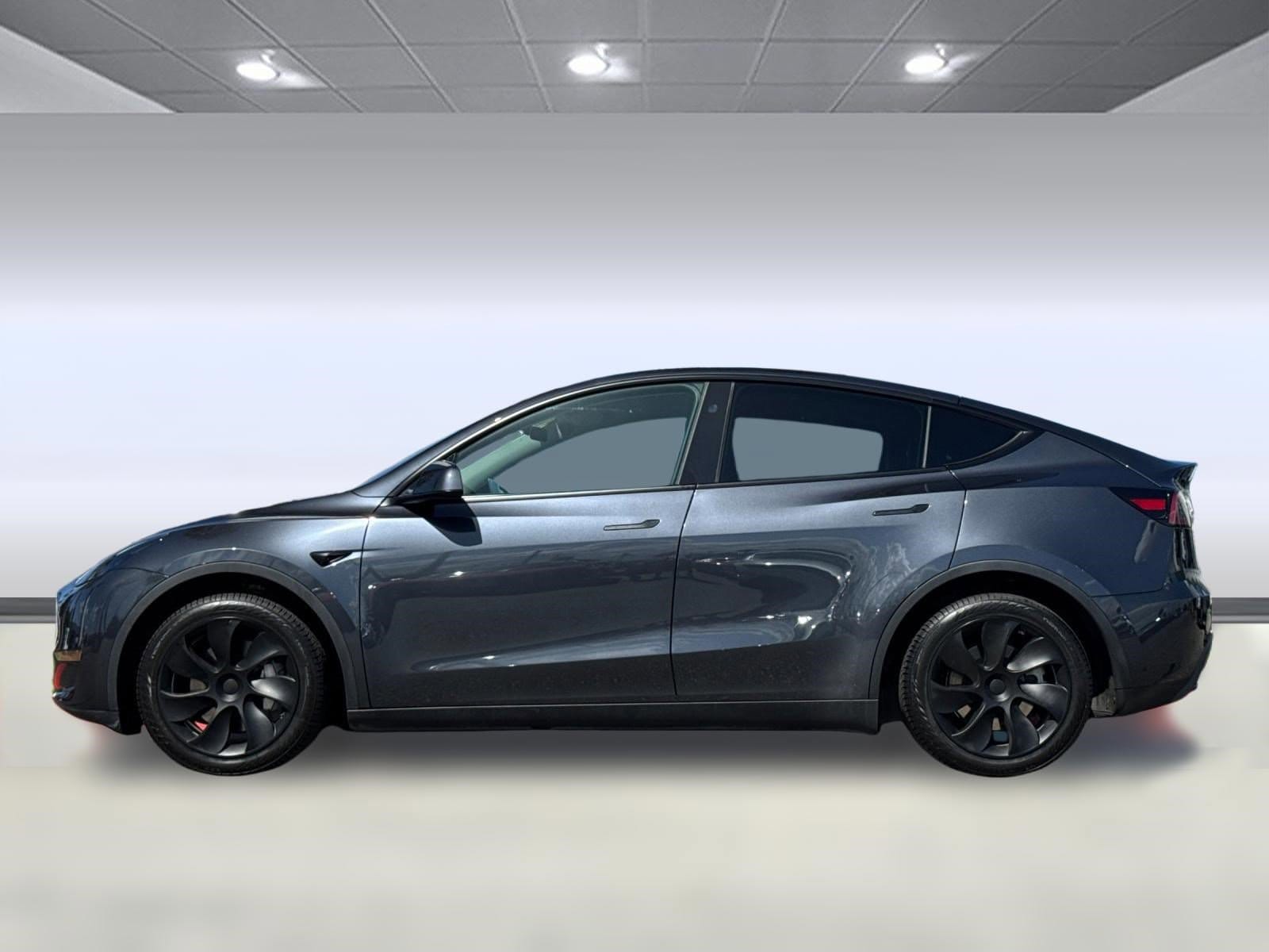 Used 2024 Tesla Model Y Long Range with VIN 7SAYGDEE0RA254476 for sale in Carson, CA
