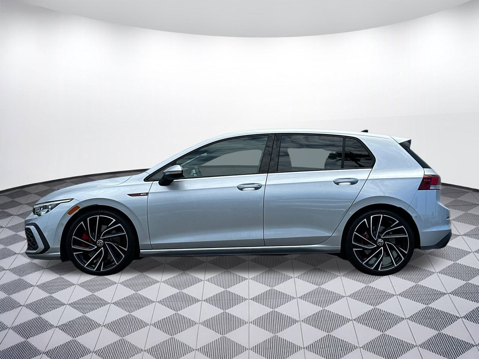 2022 Volkswagen Golf GTI Autobahn photo 2