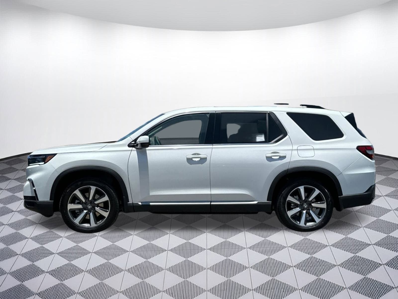 2025 Honda Pilot Touring photo 2