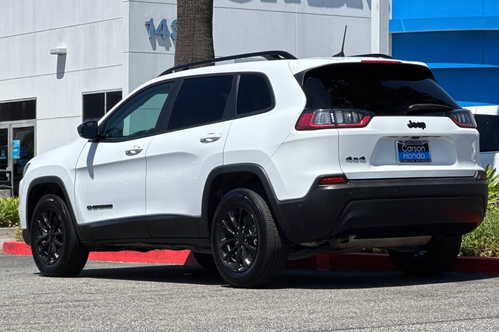 Used 2023 Jeep Cherokee Altitude Lux SUV