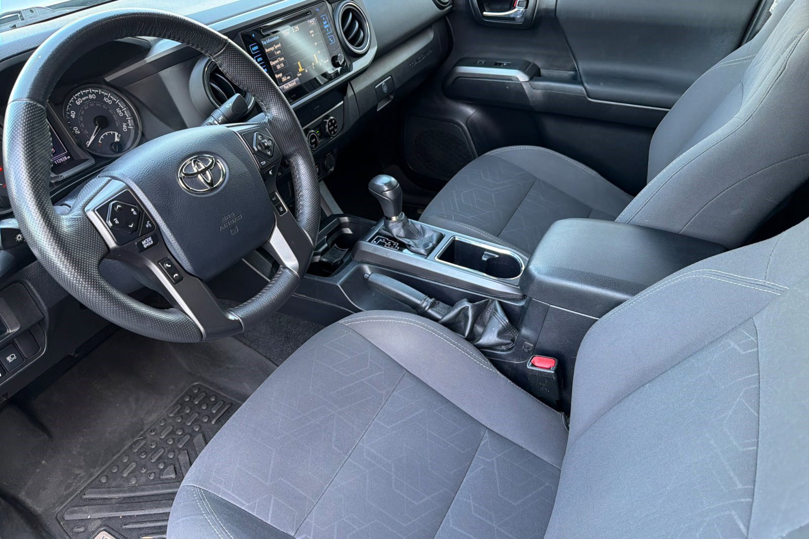 2018 Toyota Tacoma TRD Sport photo 4