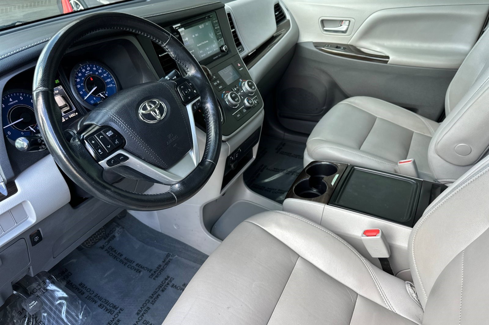2020 Toyota Sienna XLE photo 4