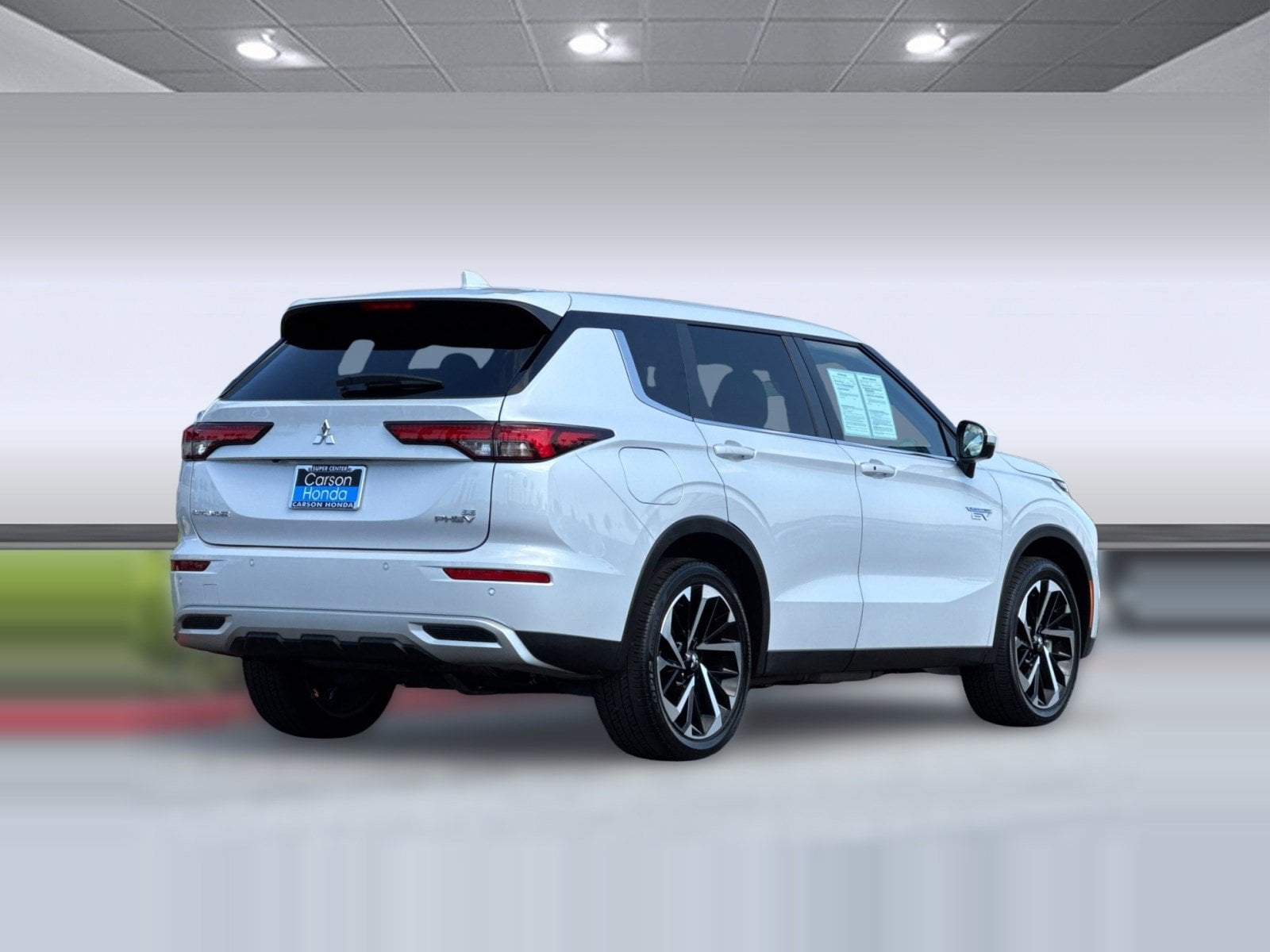 2024 Mitsubishi Outlander PHEV SE photo 3