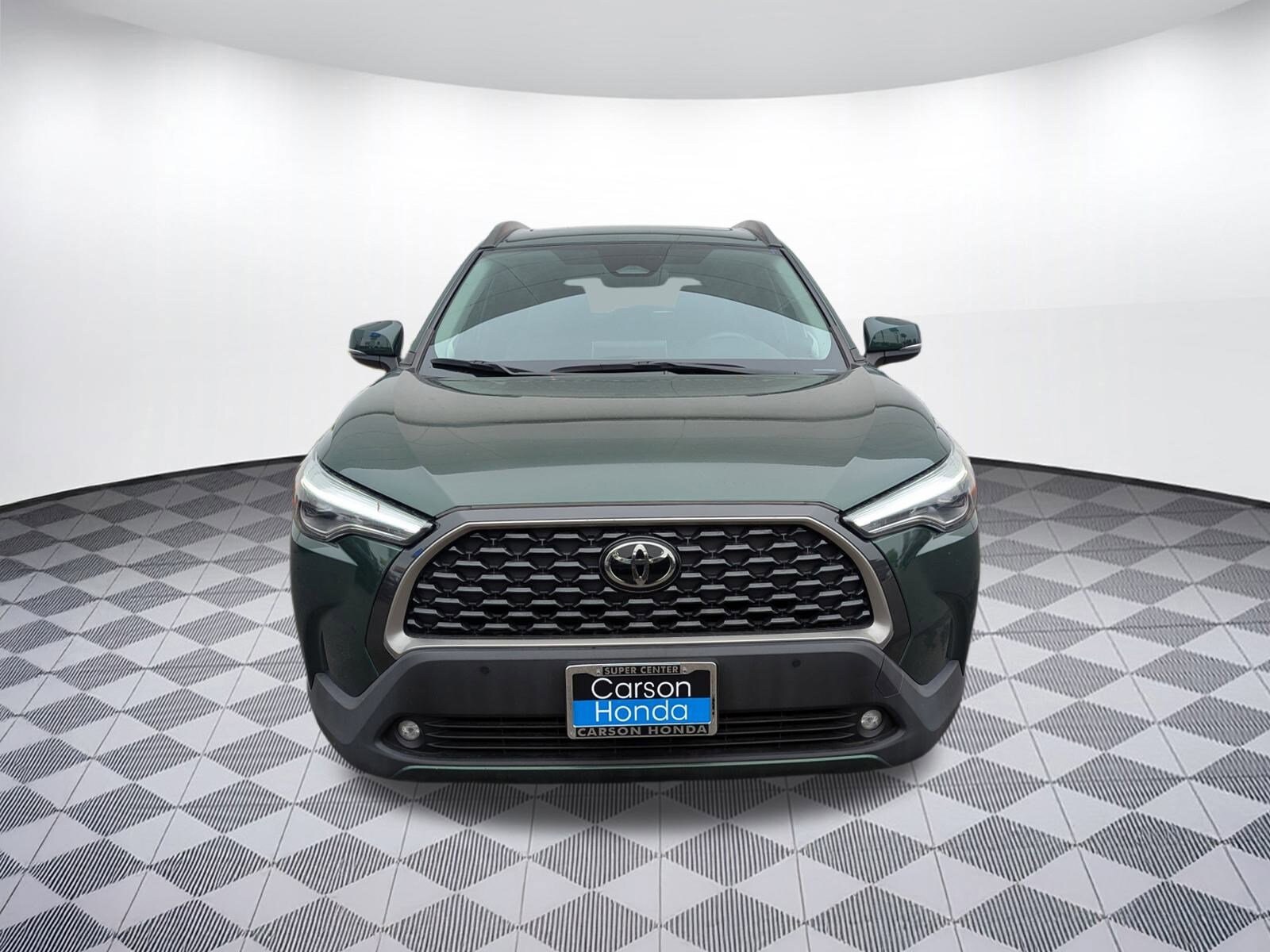 2023 Toyota Corolla Cross XLE photo 2