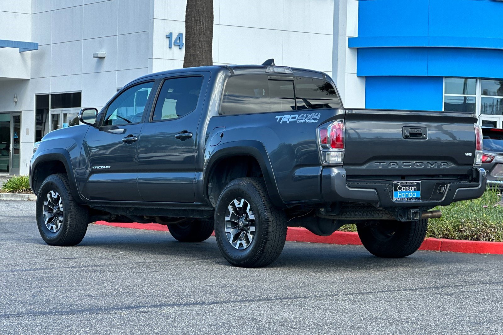 2020 Toyota Tacoma TRD photo 3