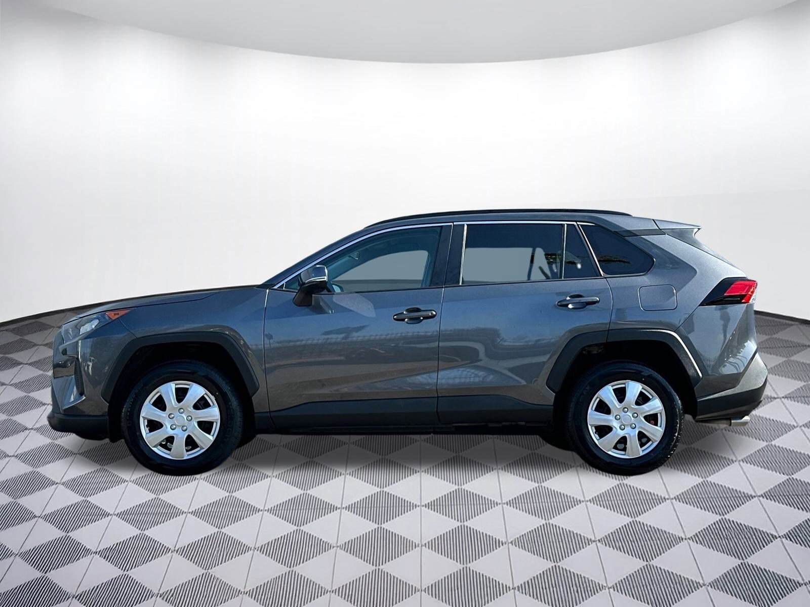 2021 Toyota RAV4 LE photo 2