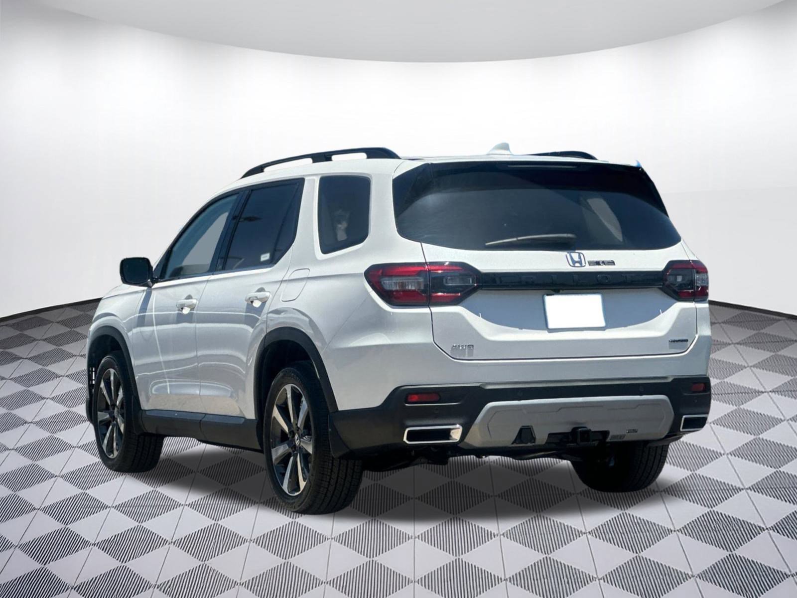 2025 Honda Pilot Touring photo 3