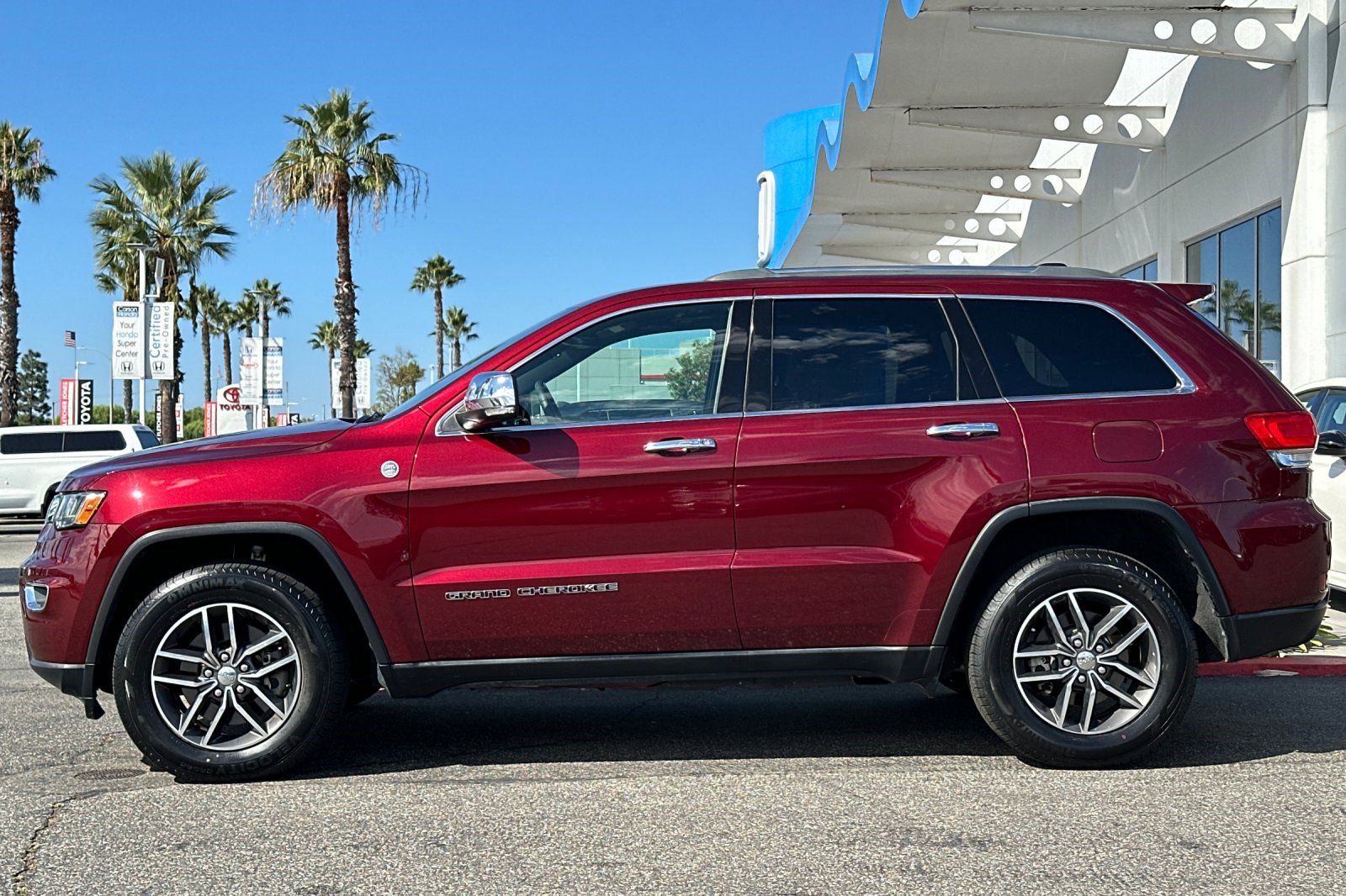 2018 Jeep Grand Cherokee Limited photo 2