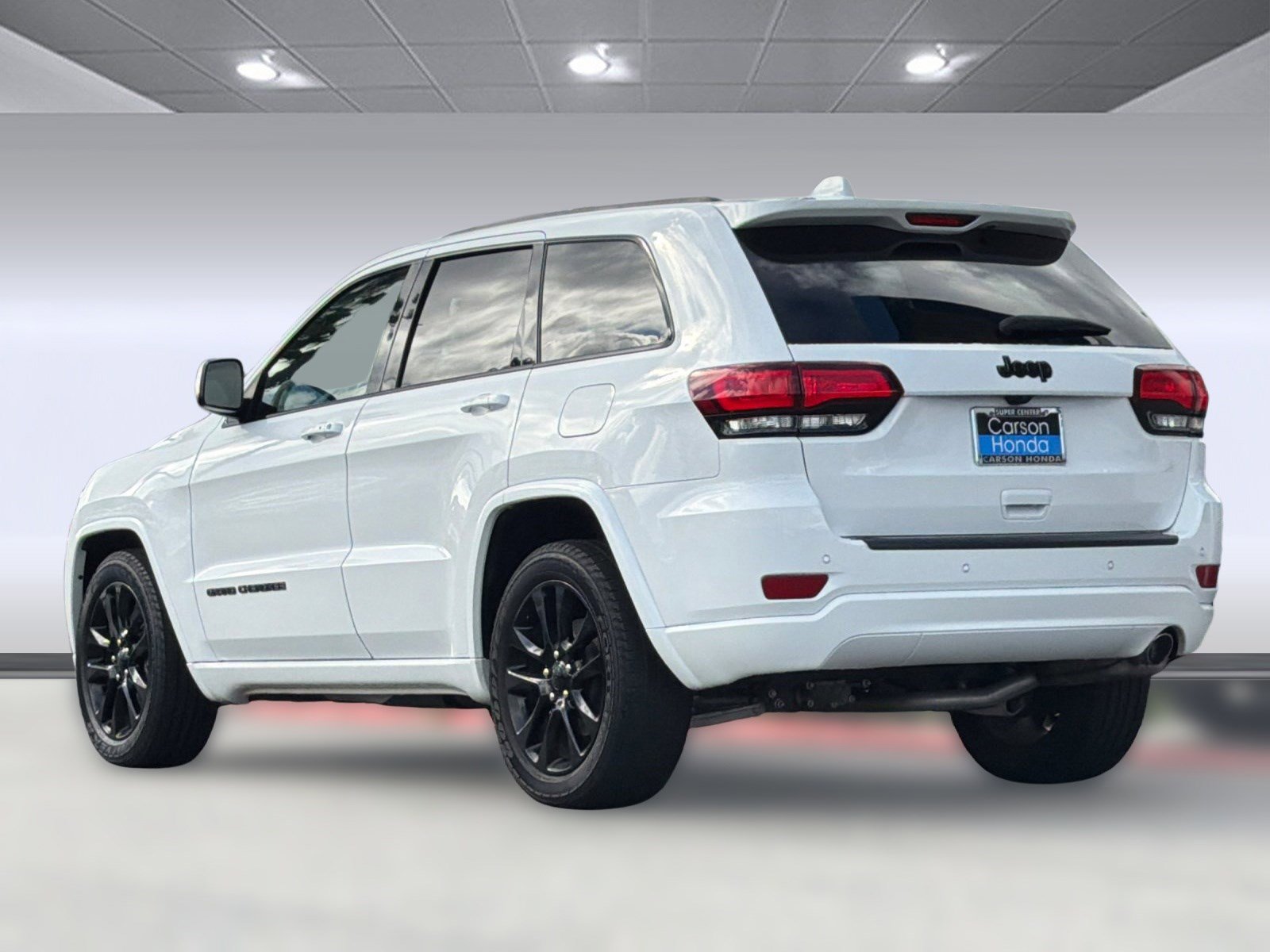 2021 Jeep Grand Cherokee Laredo X photo 2