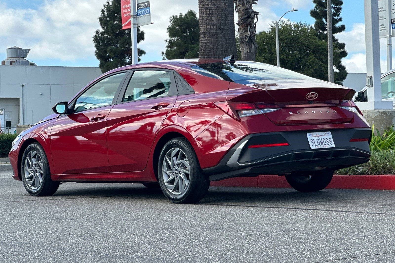 2024 Hyundai Elantra SEL photo 3