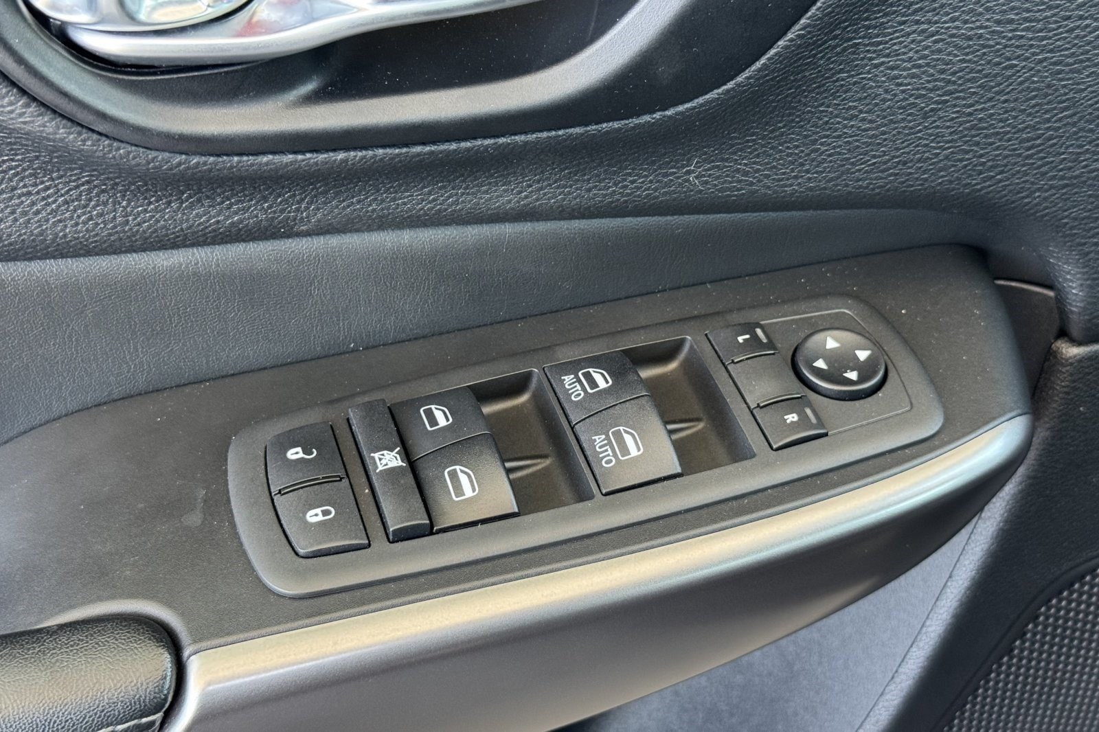 2021 Jeep Cherokee Latitude Lux - Photo 13