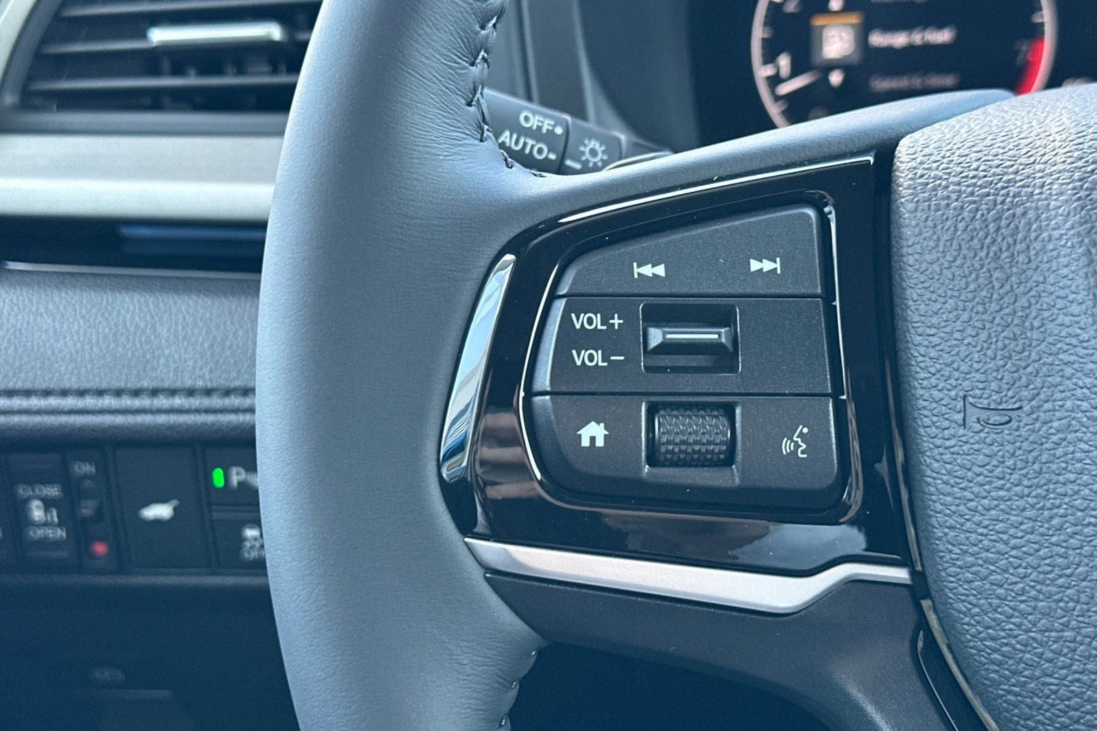 2026 Honda Odyssey Touring - Photo 16