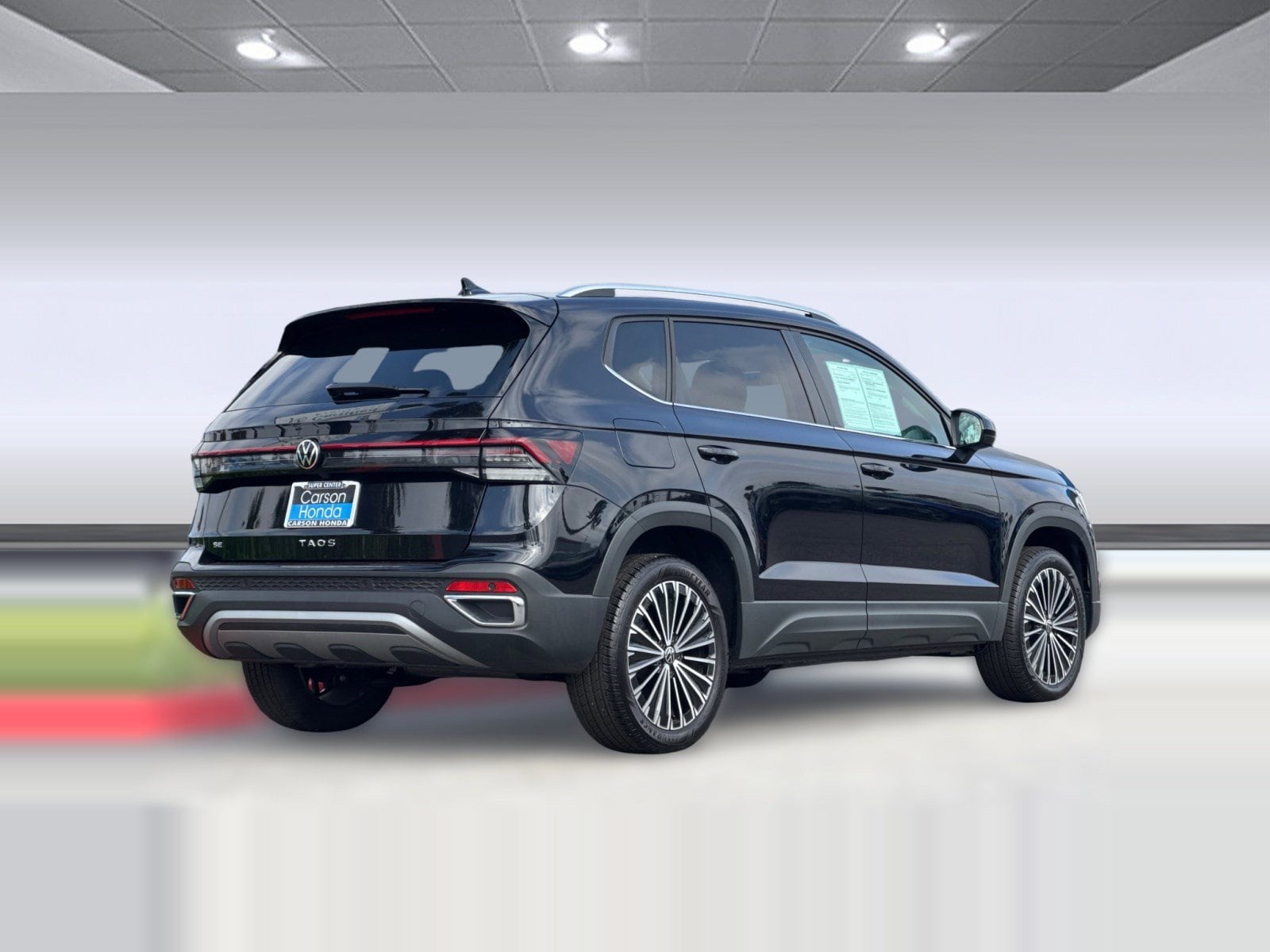 2025 Volkswagen Taos SE photo 3