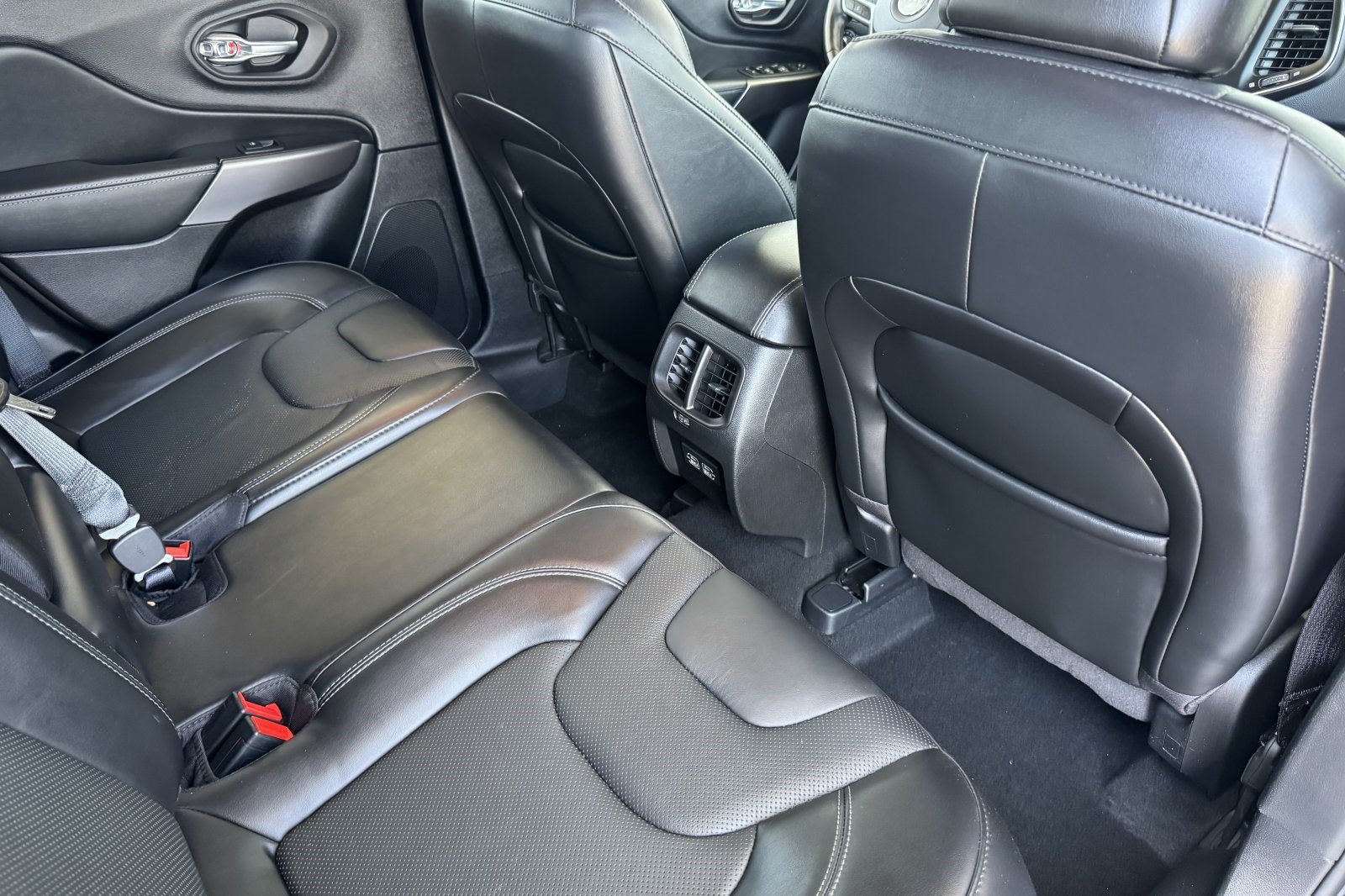 2021 Jeep Cherokee Latitude Lux - Photo 29