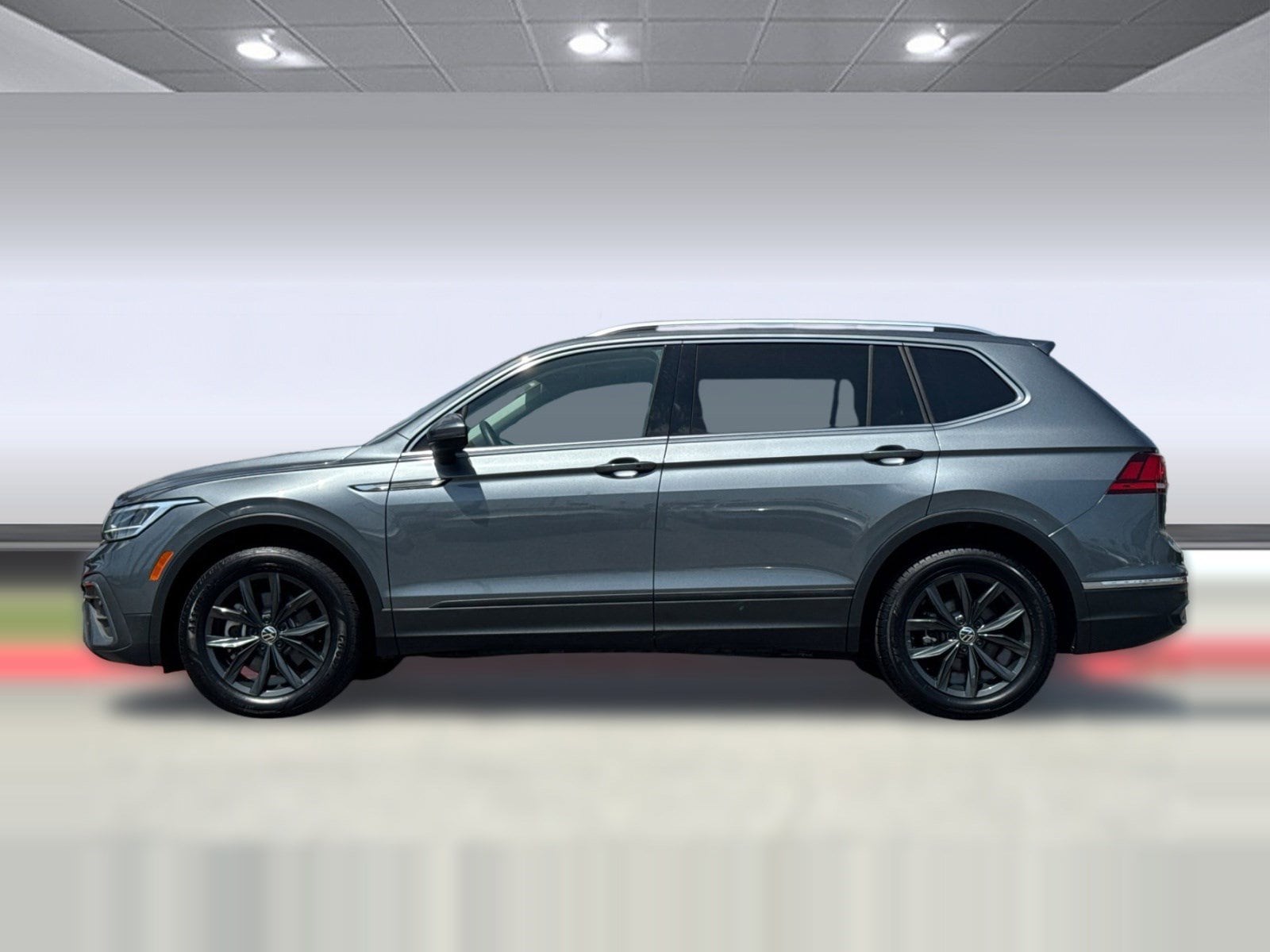 2024 Volkswagen Tiguan SE photo 2