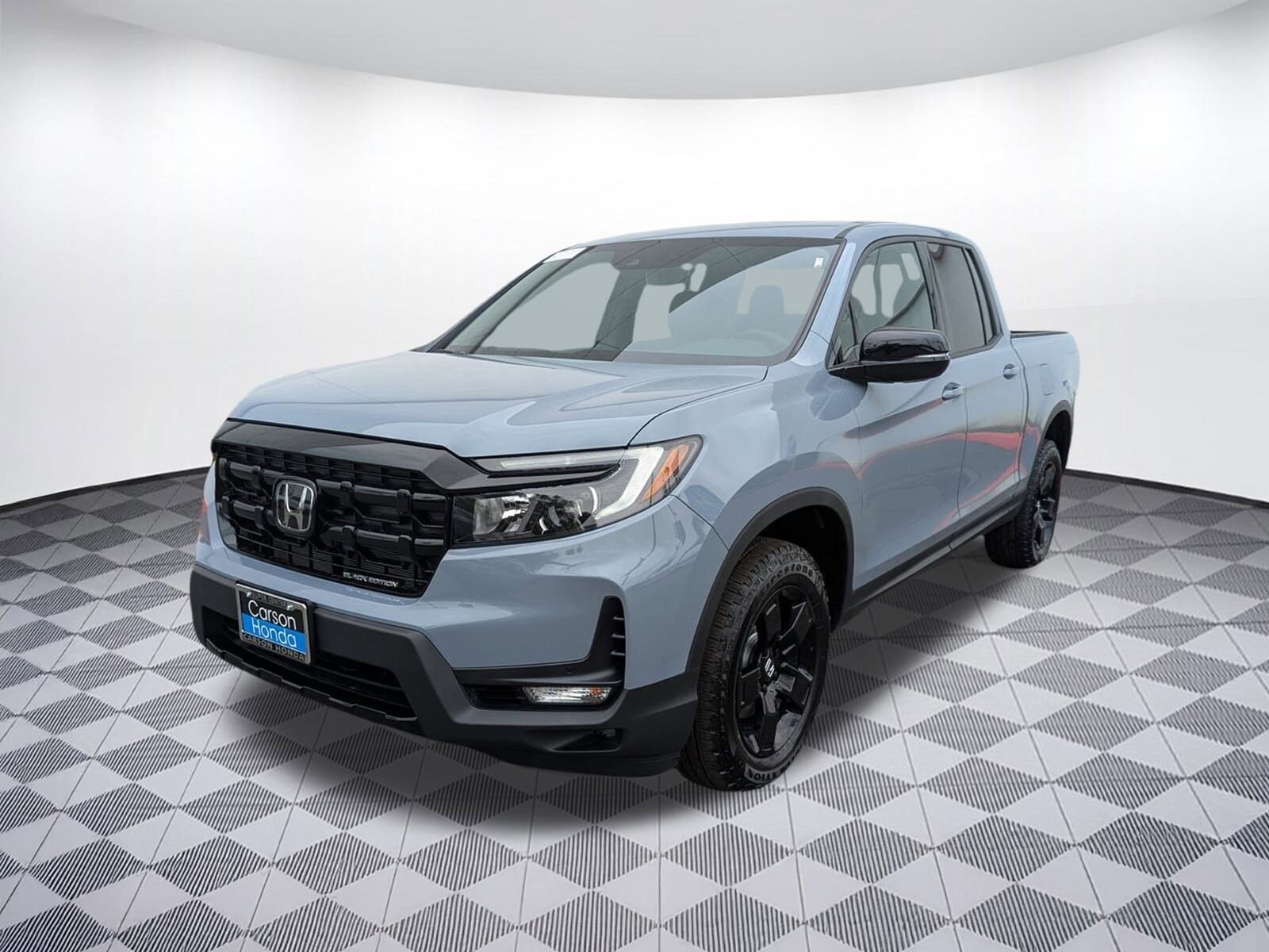 2025 Honda Ridgeline Black Edition photo 2