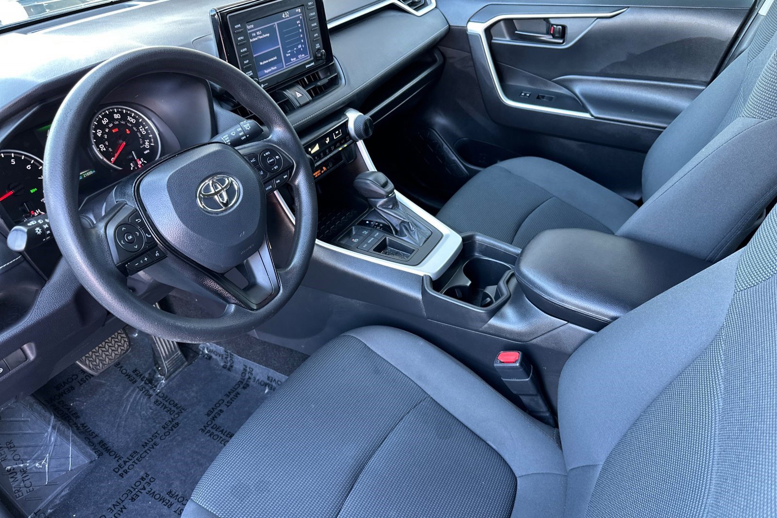 2021 Toyota RAV4 LE photo 4