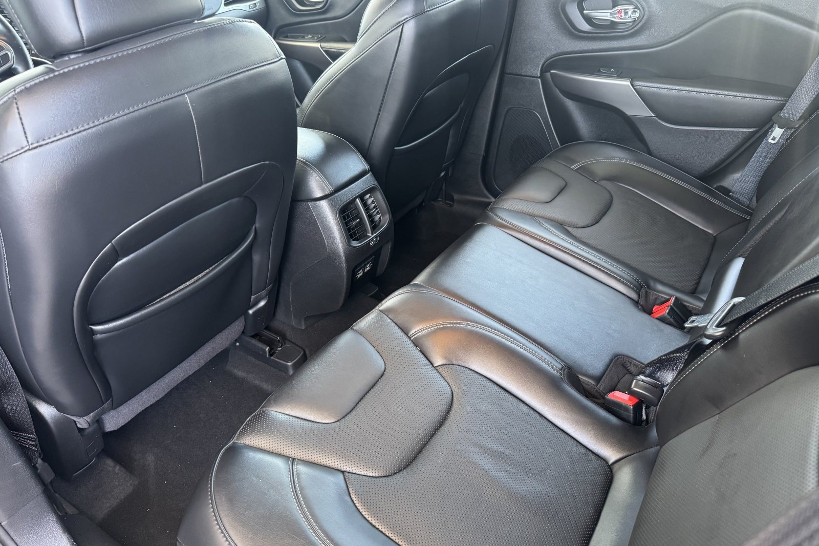 2021 Jeep Cherokee Latitude Lux - Photo 22