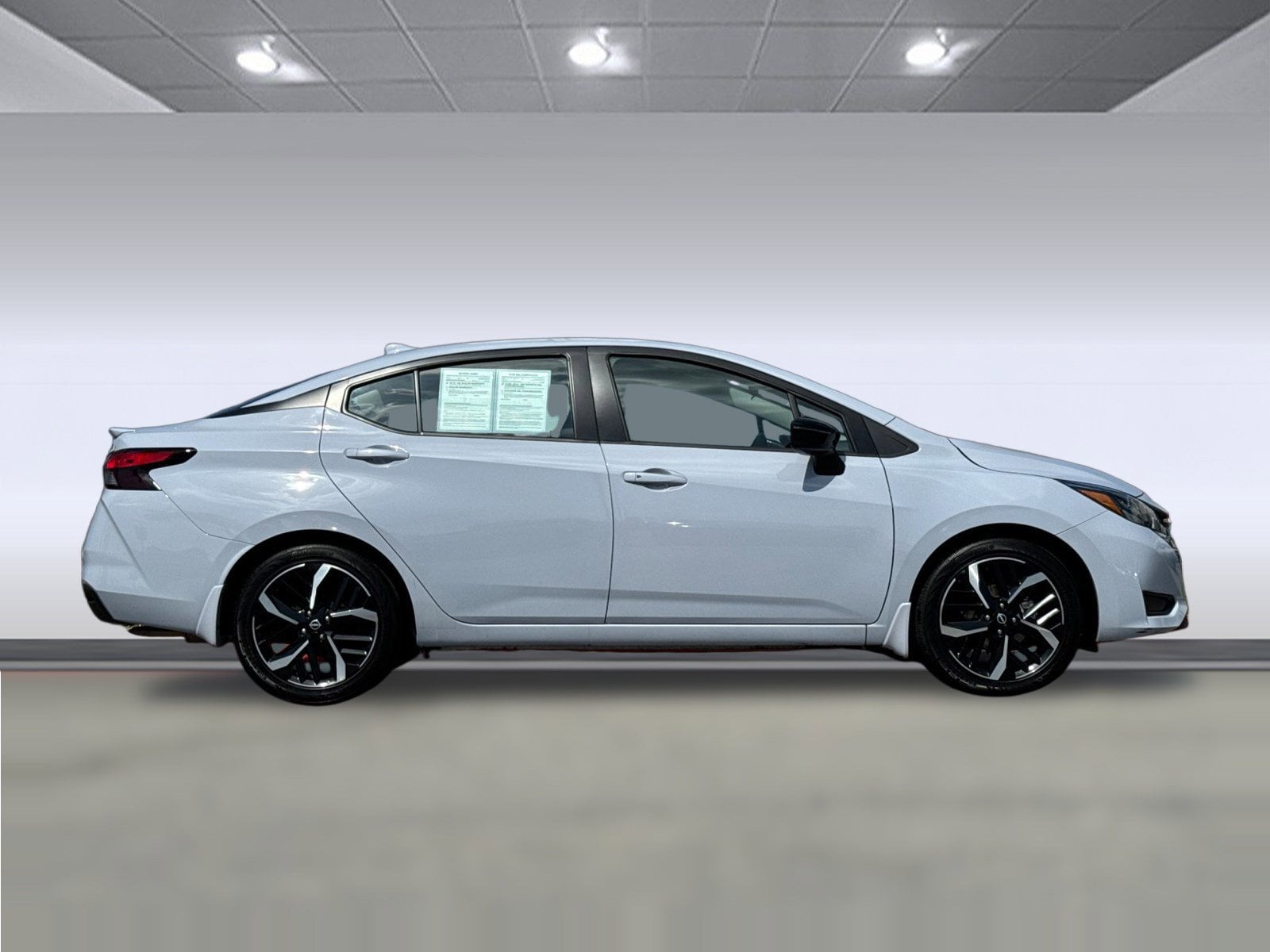 2025 Nissan Versa SR photo 6