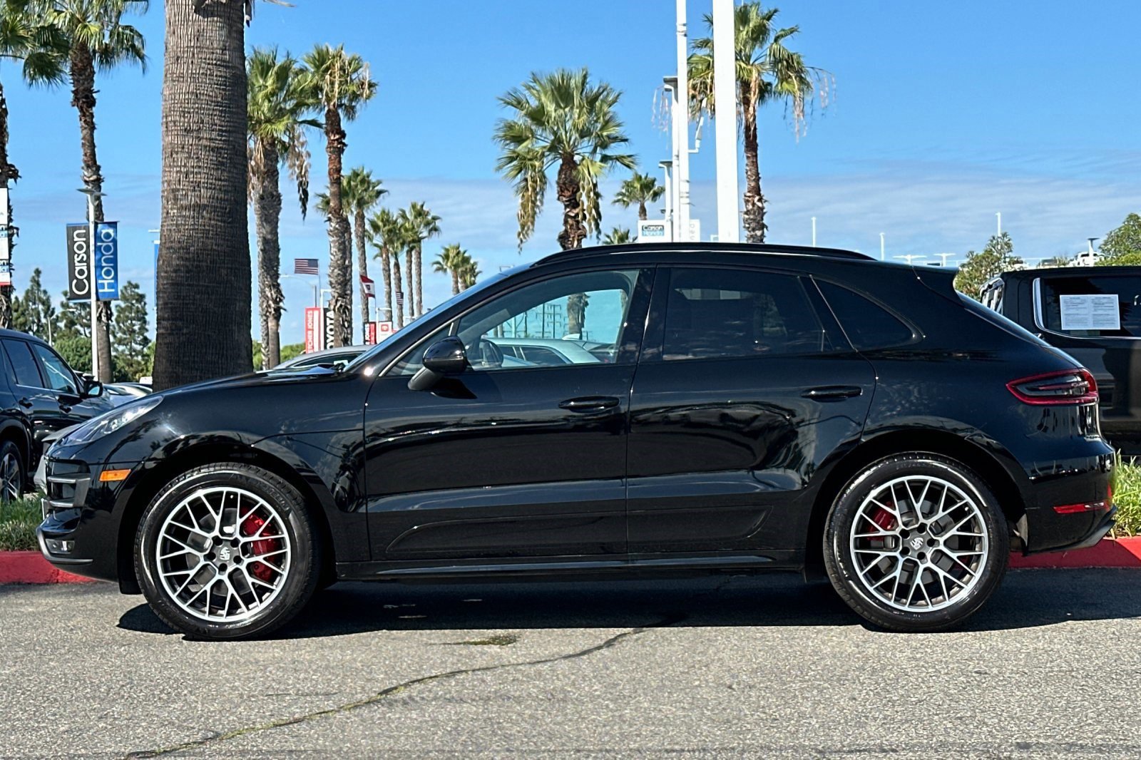 2015 Porsche Macan Turbo photo 2