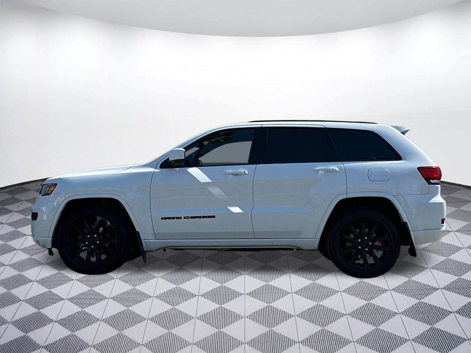 2019 Jeep Grand Cherokee Altitude photo 2