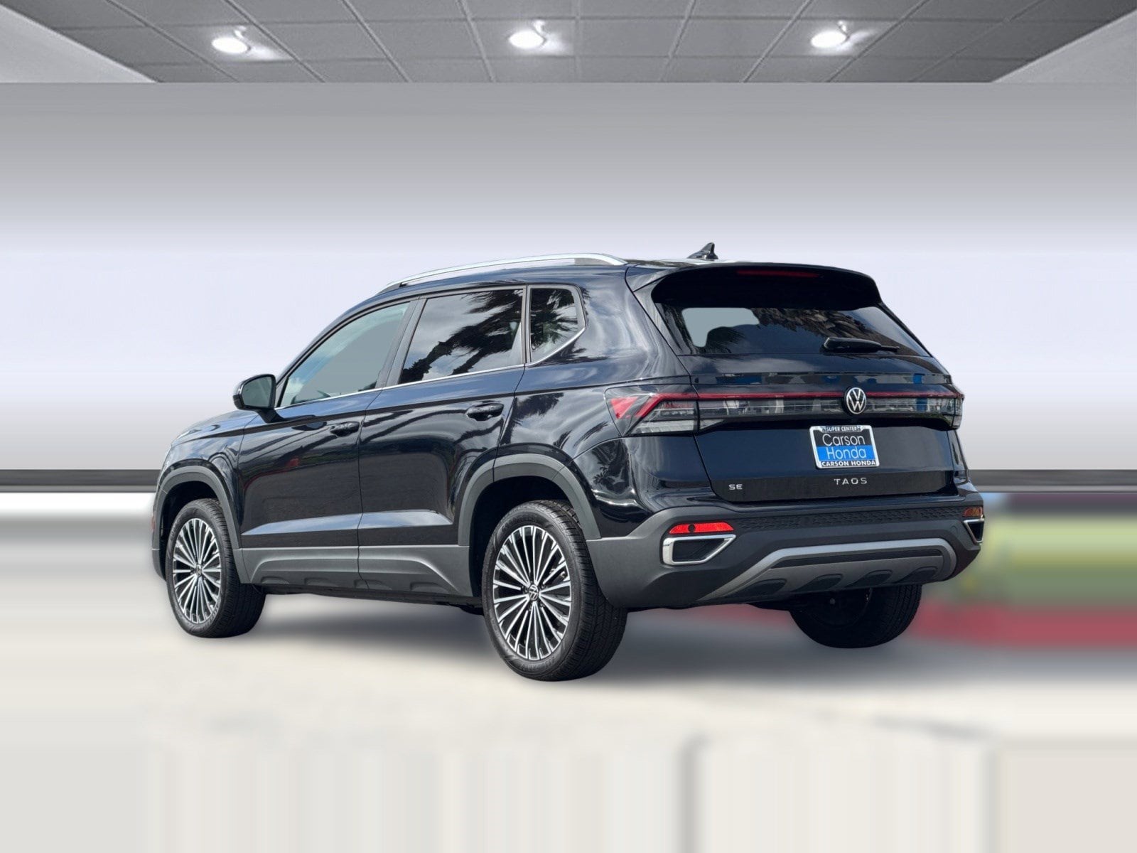 2025 Volkswagen Taos SE photo 2