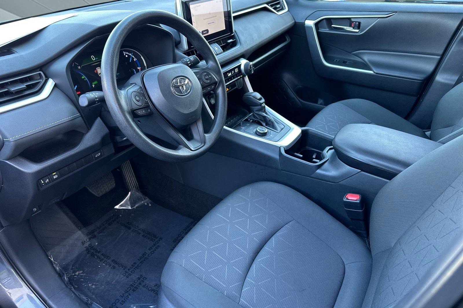 2024 Toyota RAV4 Hybrid XLE photo 4