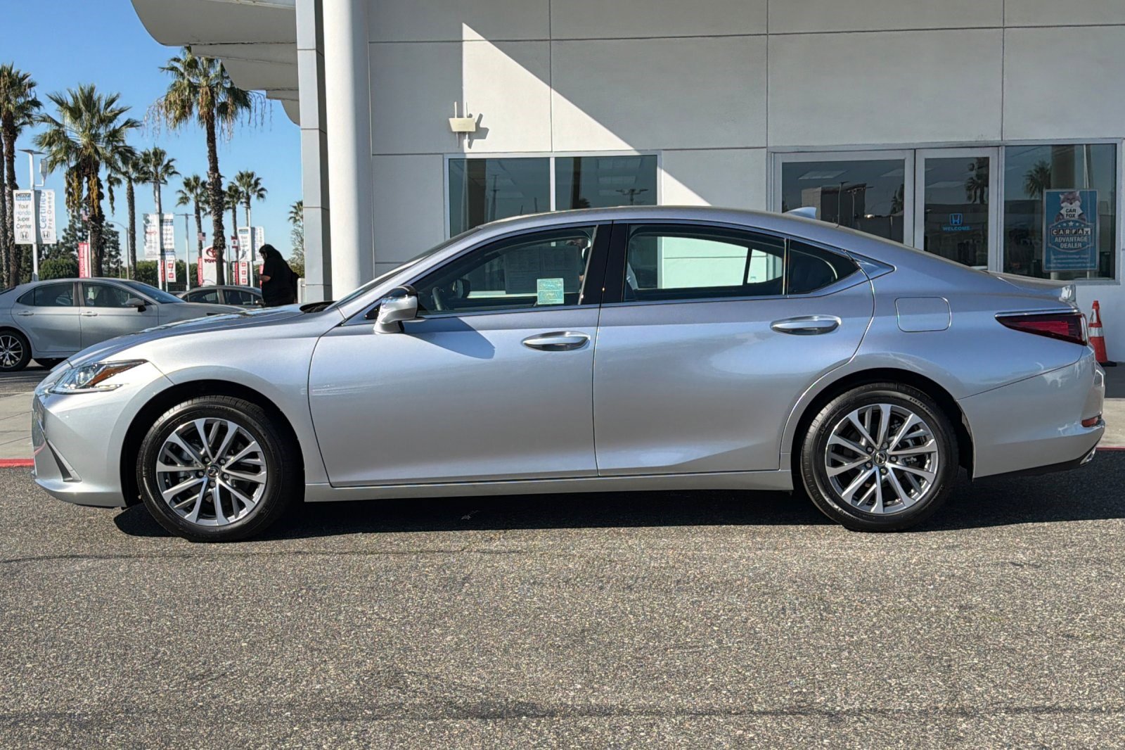 2025 Lexus ES 350 photo 2