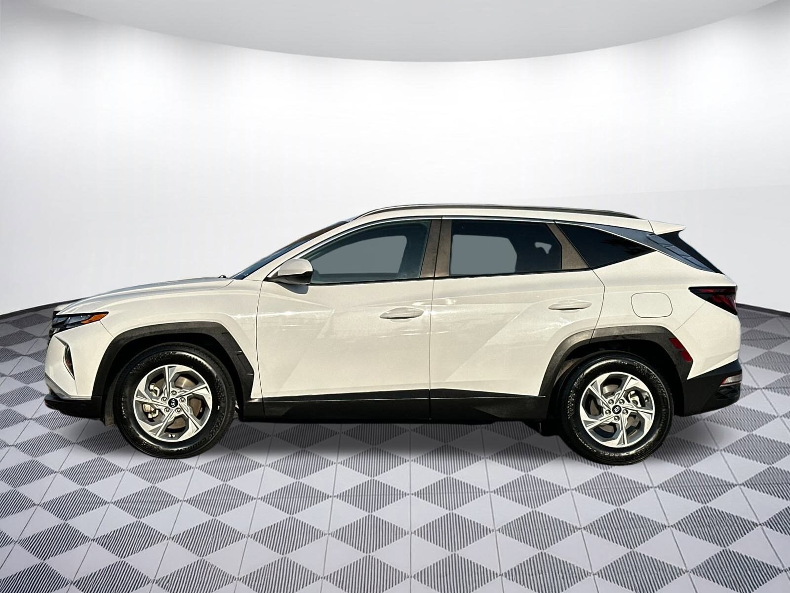 2024 Hyundai Tucson SEL photo 2