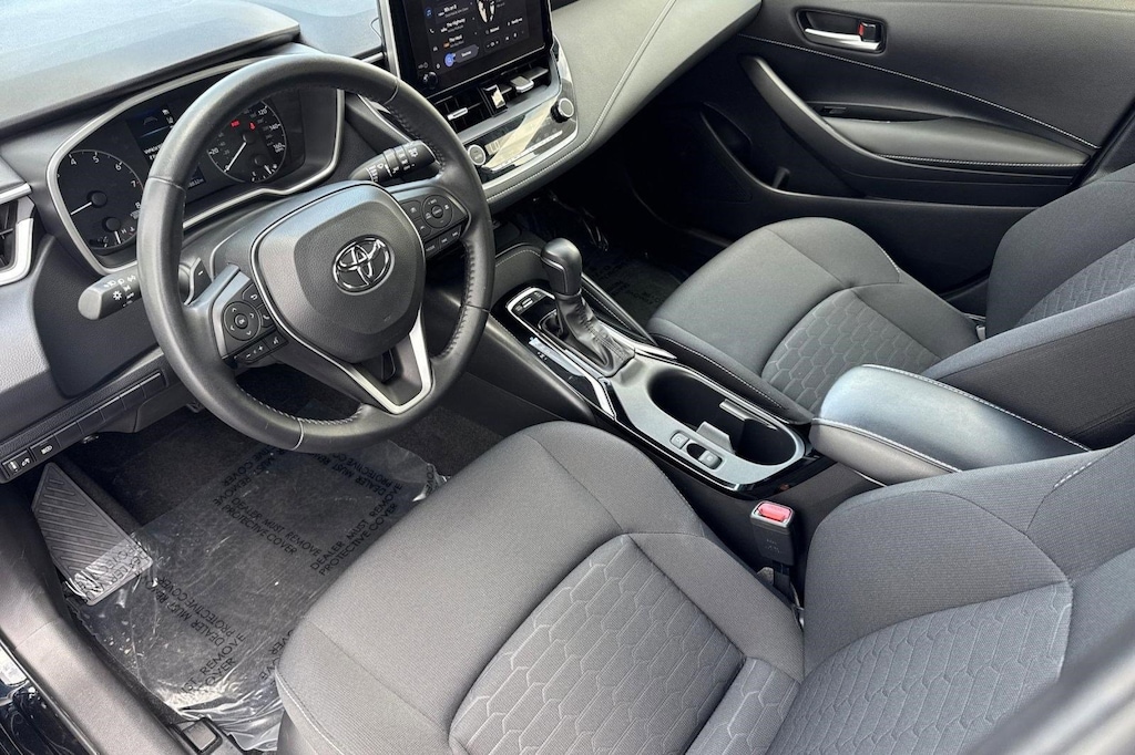 Used 2025 Toyota Corolla Hatchback SE Hatchback
