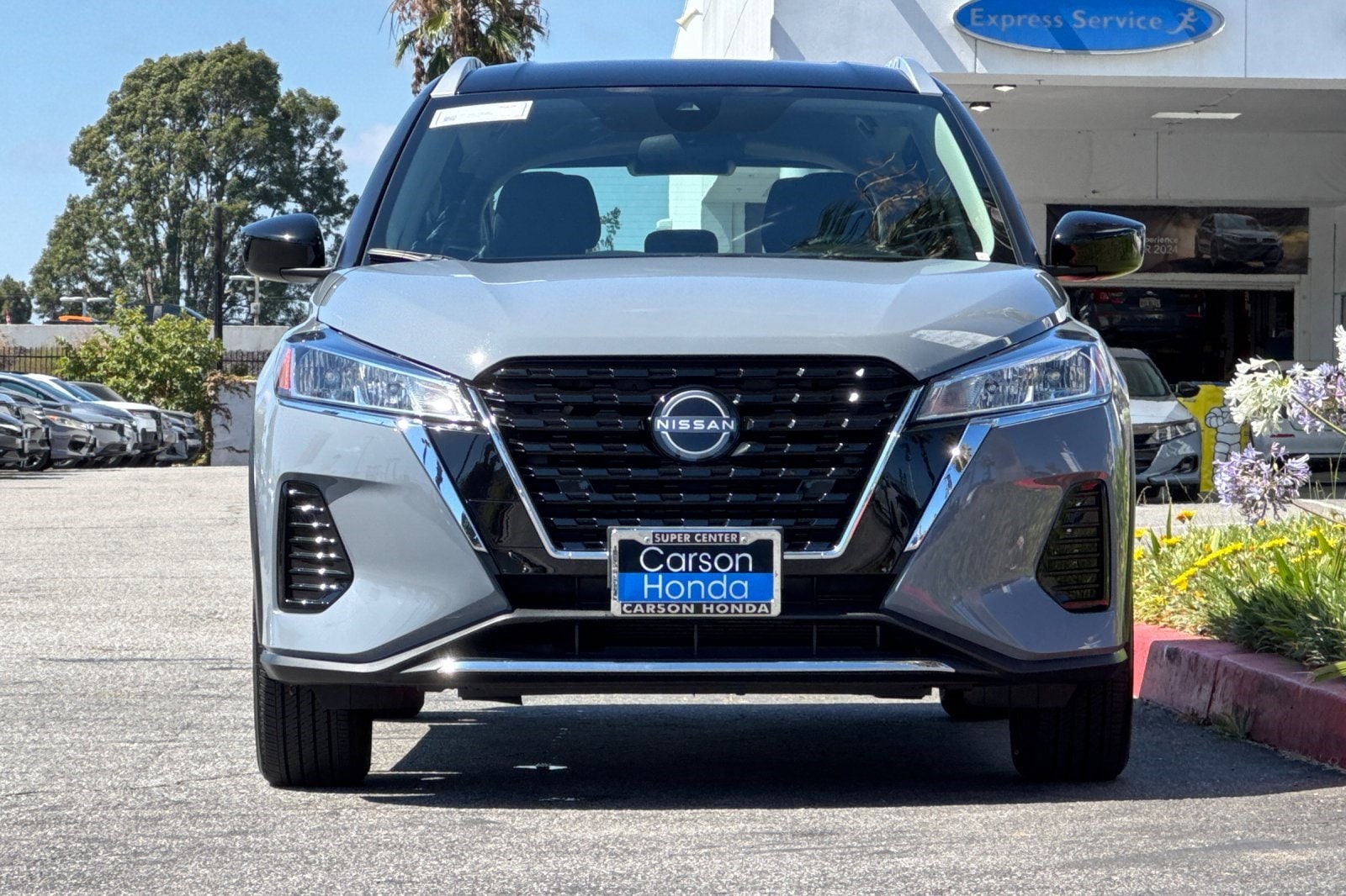 Kicks SV SUV