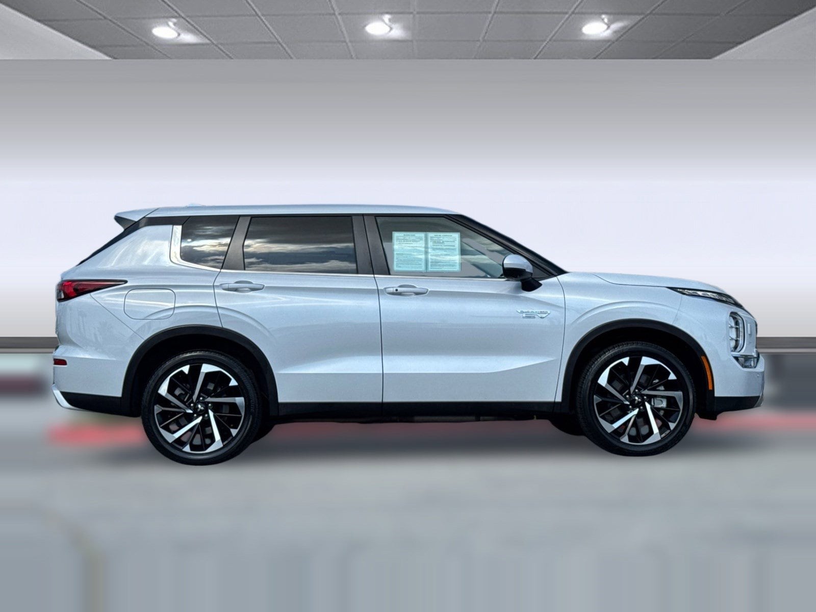 2024 Mitsubishi Outlander PHEV SE photo 6