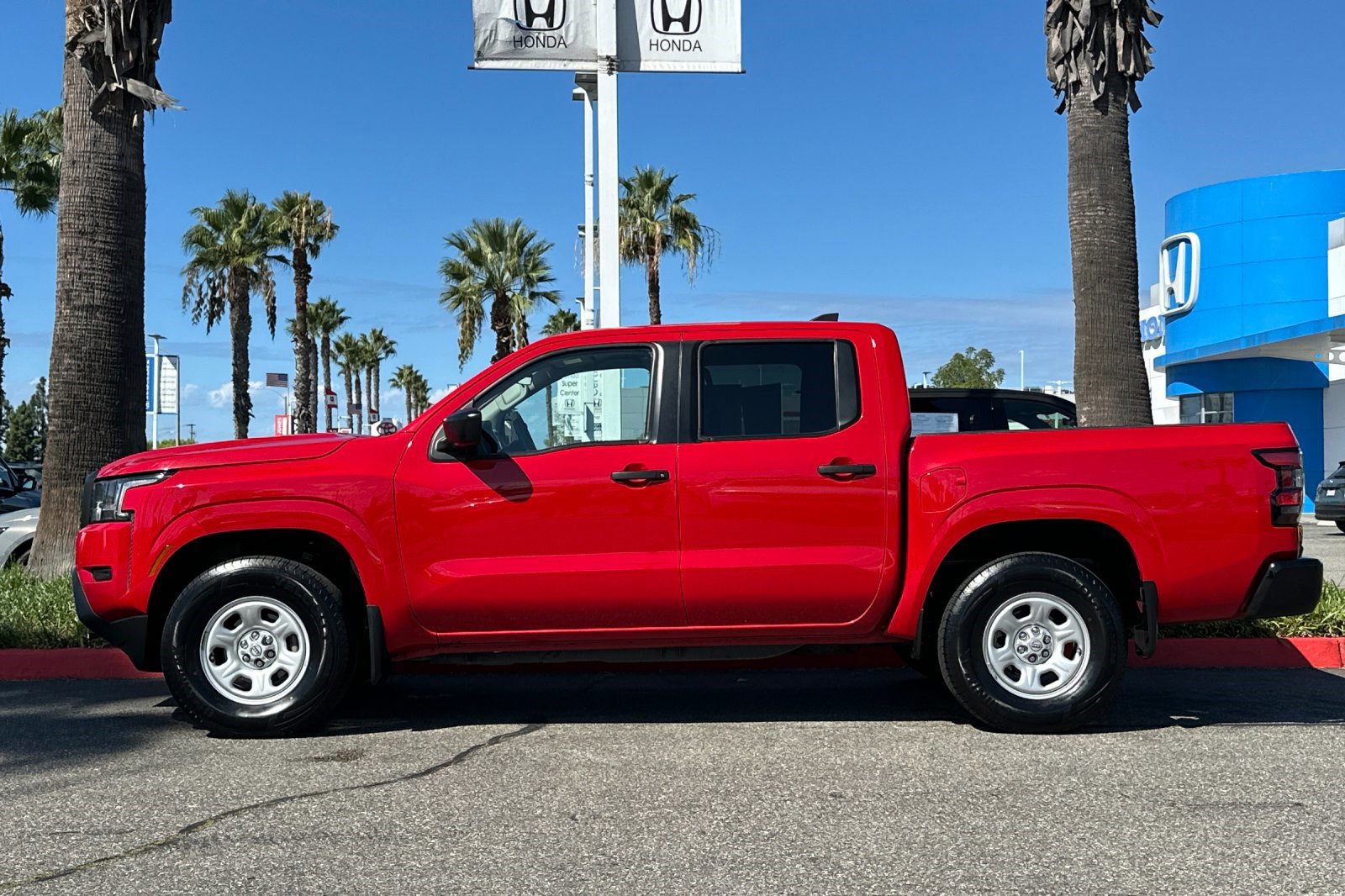 2022 Nissan Frontier S photo 2
