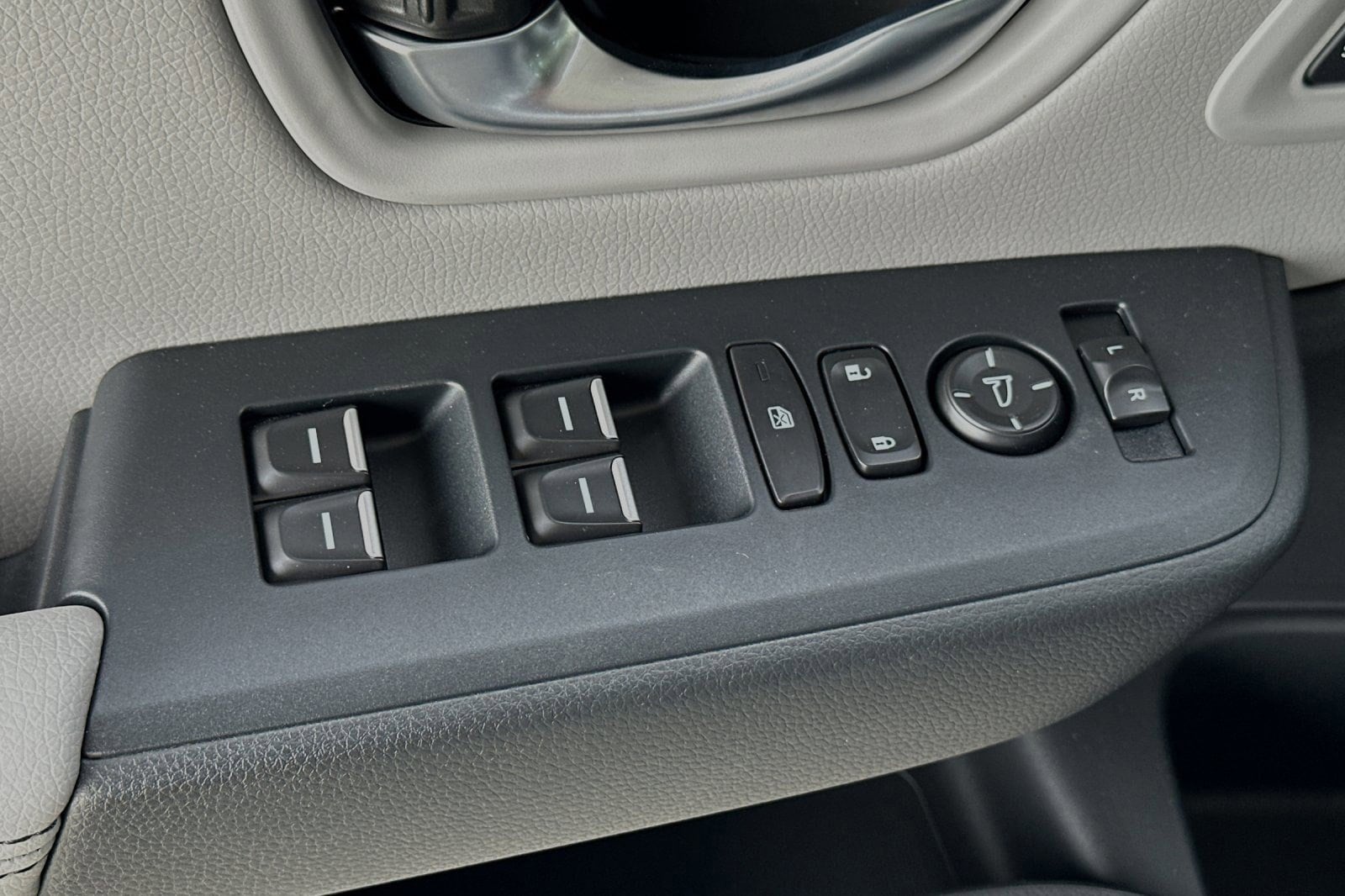 2025 Honda Pilot EX-L - Photo 13