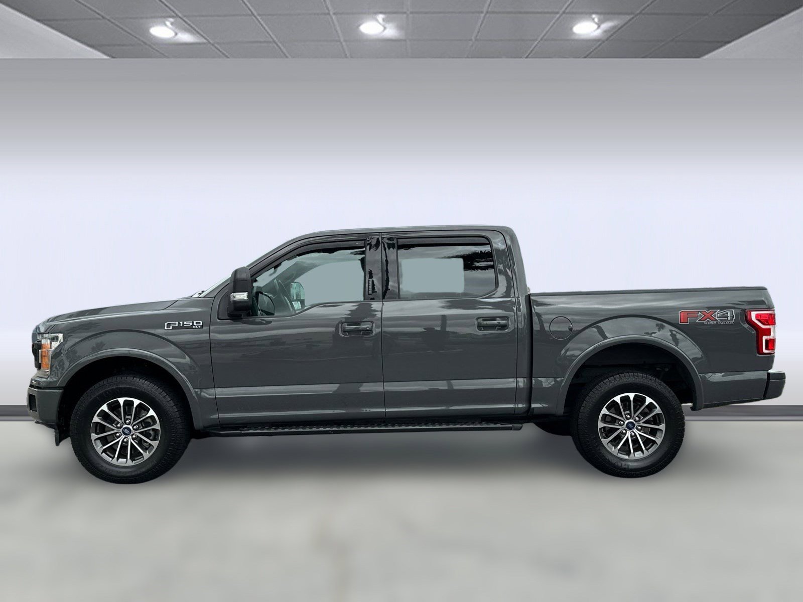 2020 Ford F-150 XLT photo 2