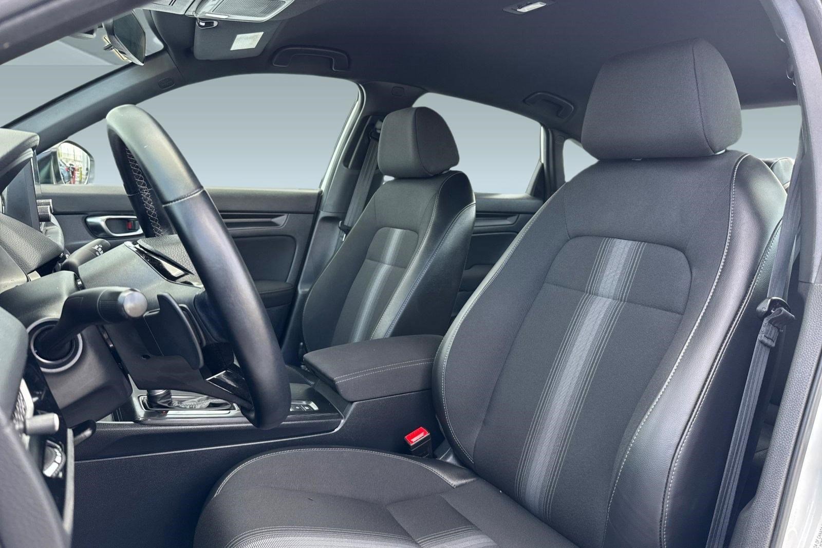 2025 Honda Civic Sport photo 4