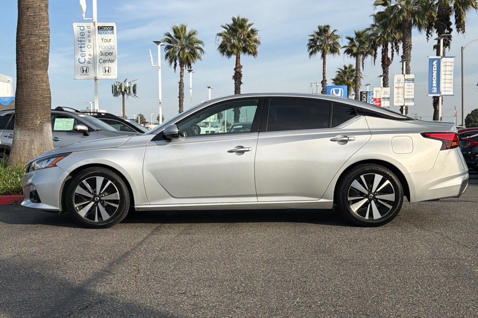 Used 2019 Nissan Altima SV with VIN 1N4BL4DV7KC164558 for sale in Carson, CA