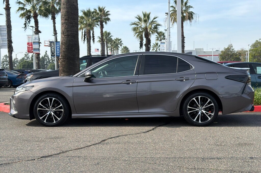 Used 2019 Toyota Camry SE Sedan
