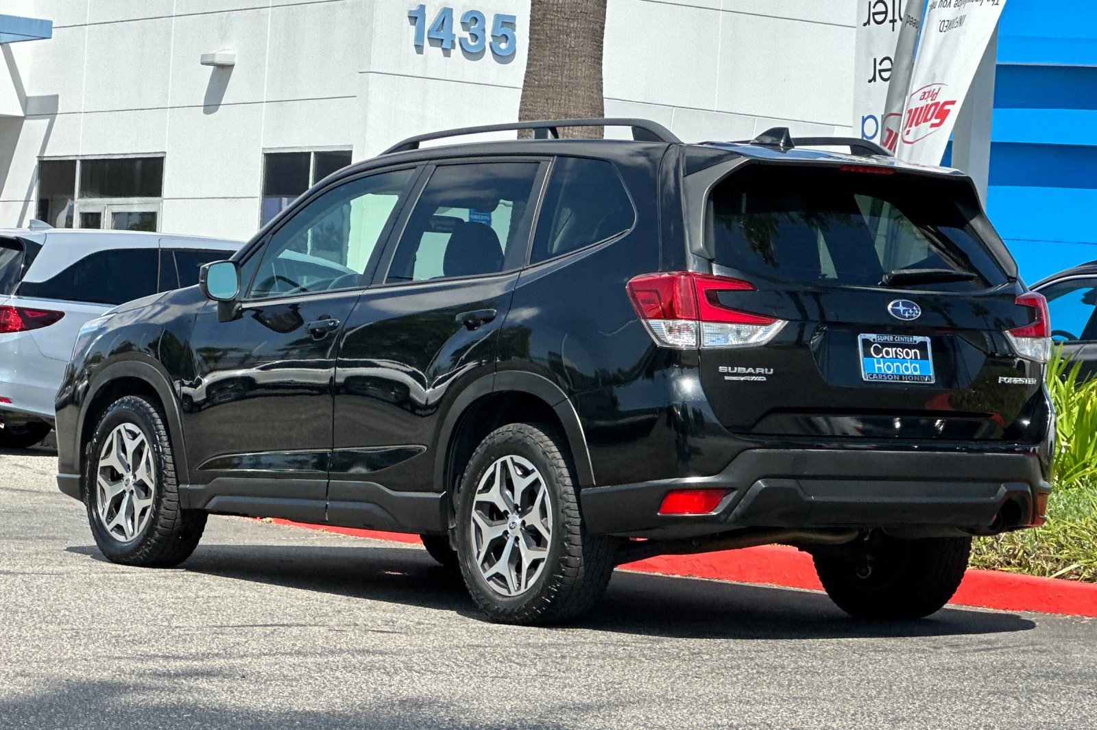 2020 Subaru Forester Premium photo 2