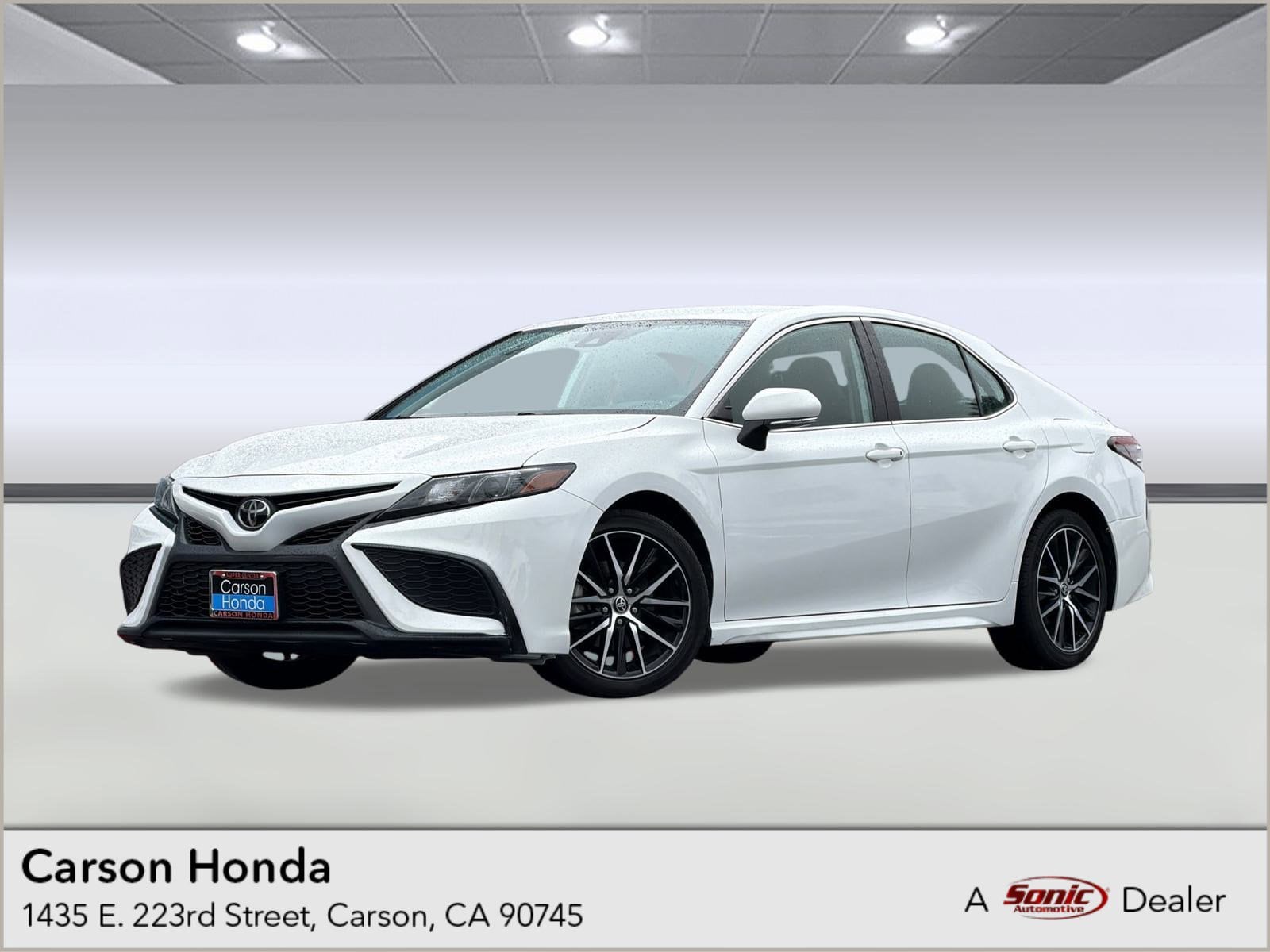 2023 Toyota Camry SE's photo