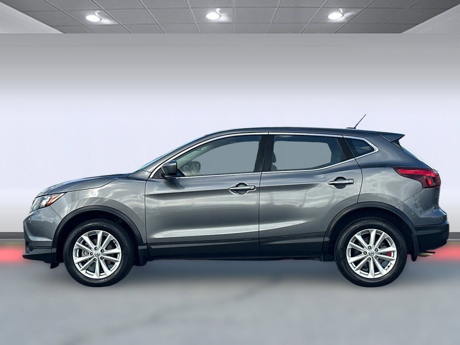 2017 Nissan Rogue Sport S photo 2