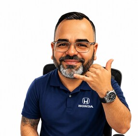 Staff member Luis Razo from ID_9e73f5