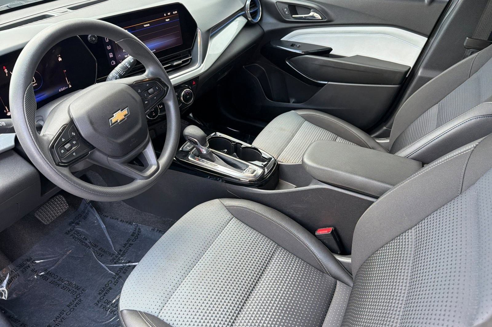 2024 Chevrolet Trax LT photo 4