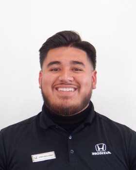 Staff member Efren Perez from ID_9e73f5